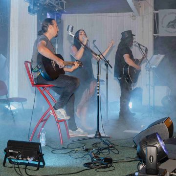 Grimov unplugged vremeplov vratio publiku u bezbrižne osamdesete