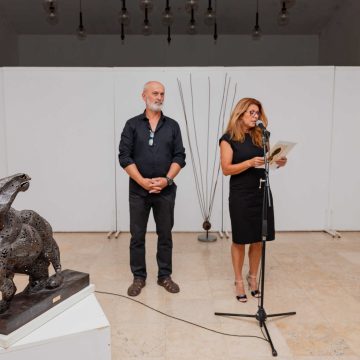 „Lica feruma“: Skulpturalna poetika Rajka Sušića u Baru