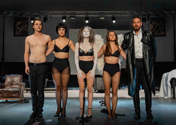 „Predmet Medeja“ izazvao oduševljenje na festivalskoj premijeri, reprizno igranje večeras